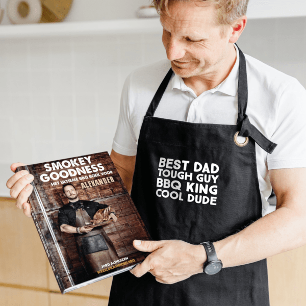 Bestel Smokey Goodness BBQ boek met naam en foto - Cadeaupakket voor papa&apos;s met eigen foto