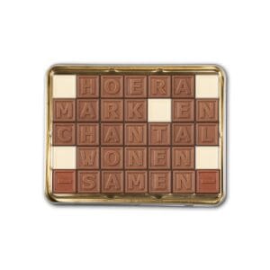 Bestel Chocotelegram met persoonlijke boodschap in cadeaublik - 35 letters met eigen foto