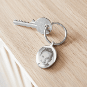 Bestel Sleutelhanger graveren met foto - Ovaal met eigen foto