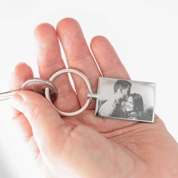 Bestel Sleutelhanger graveren met foto - Rechthoek met eigen foto