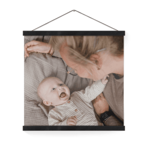 Bestel Gepersonaliseerde poster met zwarte posterhanger 40x40 met eigen foto