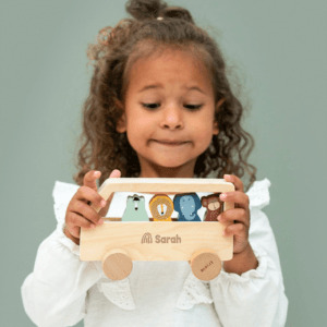 Bestel Houten dierenbus met naam graveren - Trixie met eigen foto