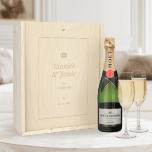Bestel Champagnepakket met glazen - Moët & Chandon Brut - Gegraveerde deksel met eigen foto