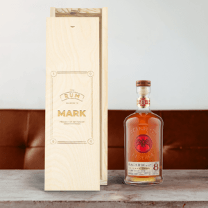Bestel Rum in gegraveerde kist - Bacardi Reserva Ocho met eigen foto