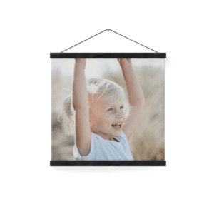 Bestel Gepersonaliseerde poster met zwarte posterhanger 30x30 met eigen foto