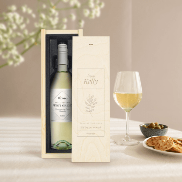 Bestel Wijn in gegraveerde kist - Riondo Pinot Grigio met eigen foto