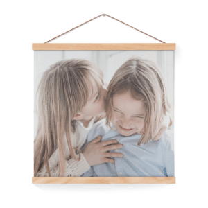 Bestel Gepersonaliseerde poster met houten posterhanger 40x40 met eigen foto
