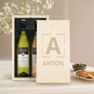 Bestel Wijnpakket in gegraveerde kist - Maison de la Surprise - Syrah en Sauvignon Blanc met eigen foto