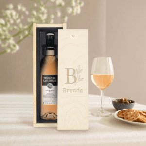 Bestel Wijn in gegraveerde kist - Maison de la Surprise - Syrah met eigen foto