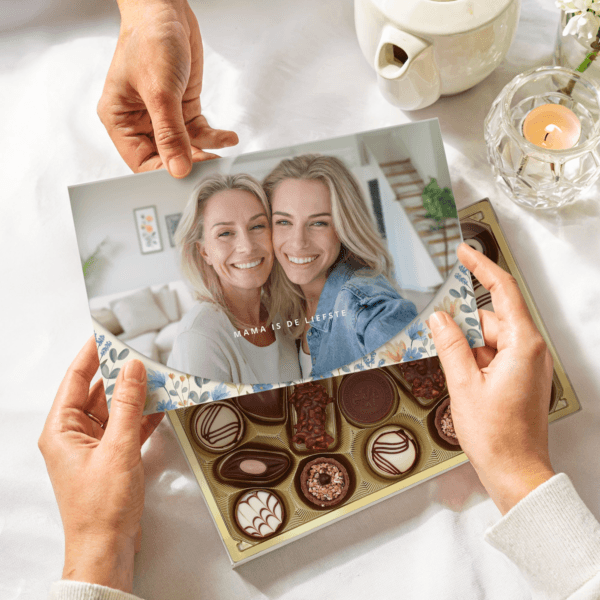 Bestel Gepersonaliseerde giftbox met Lindt pralines Classic - 200 gram met eigen foto