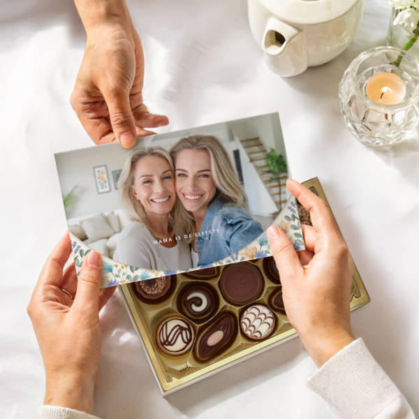 Bestel Gepersonaliseerde giftbox met Lindt pralines Classic - 125 gram met eigen foto