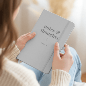 Bestel Notitieboekje graveren - Grijs met eigen foto